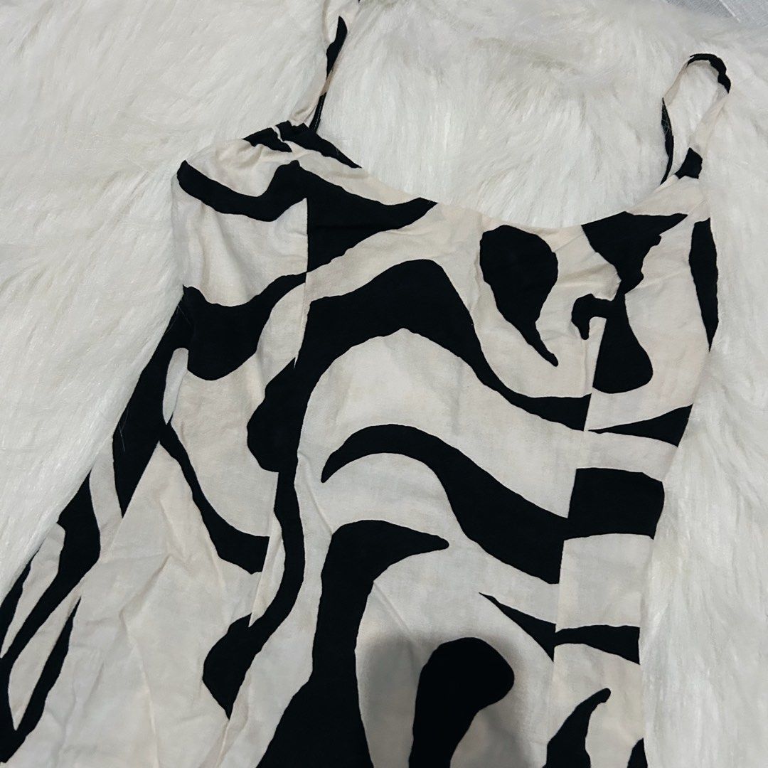 H&M Linen Blend Dress (Category: Dresses) located in Cebu City. Submitted by brandsandtags2 (Listing ID 1424625842, Image 2). Description: - H&M dress - Size: XS - Print: Black and white abstract - Fabric: Linen blend - Features: Adjustable straps - Style: Fitted silhouette.
