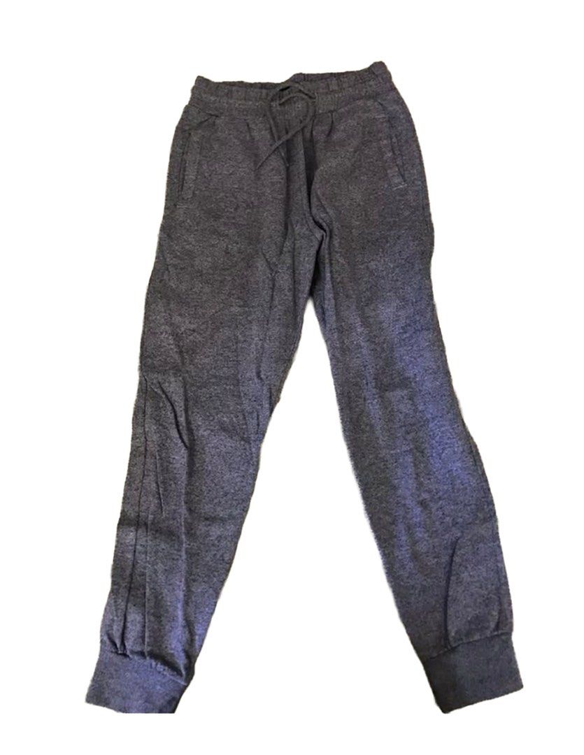 H&M Sweatpants (Category: Other Bottoms) located in Makati City. Submitted by things77 (Listing ID 1424564902, Image 1). Description: - H&M gray sweatpants - Size: XS/S - Features: - Drawstring waist - Pockets (front and back) - Regular fit - Material: Soft knit fabric W: 30 inches H: 36.5 inches.