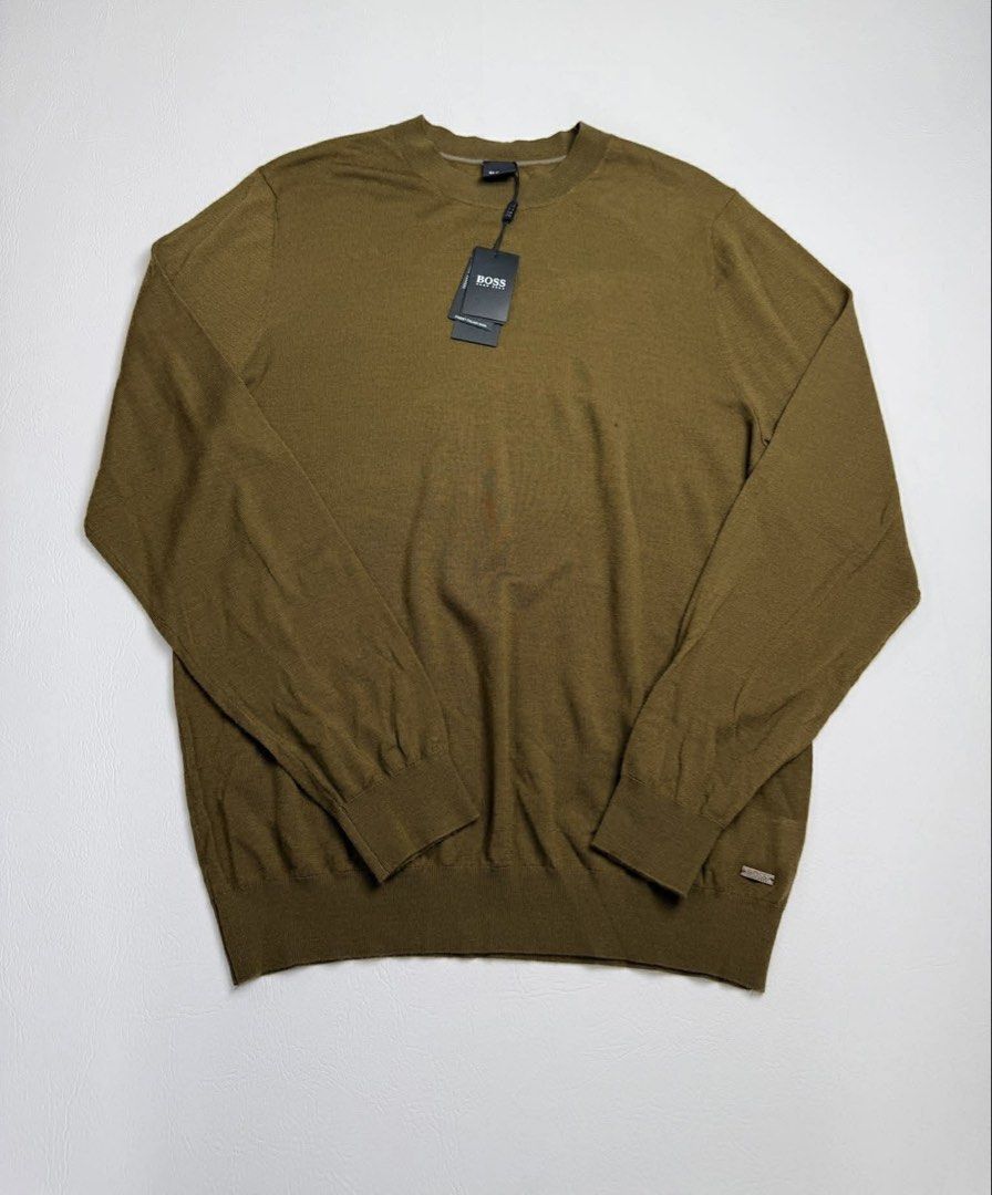 HUGO BOSS PACAS MEN’S CREW NECK (Category: Activewear) located in Guagua. Submitted by sweetboyy (Listing ID 1424600446, Image 1). Description: HUGO BOSS PACAS MEN’S CREW NECK EXCELLENT CONDITION / NO ISSUE SIZE LARGE ON TAG / DIMES L29 W23.