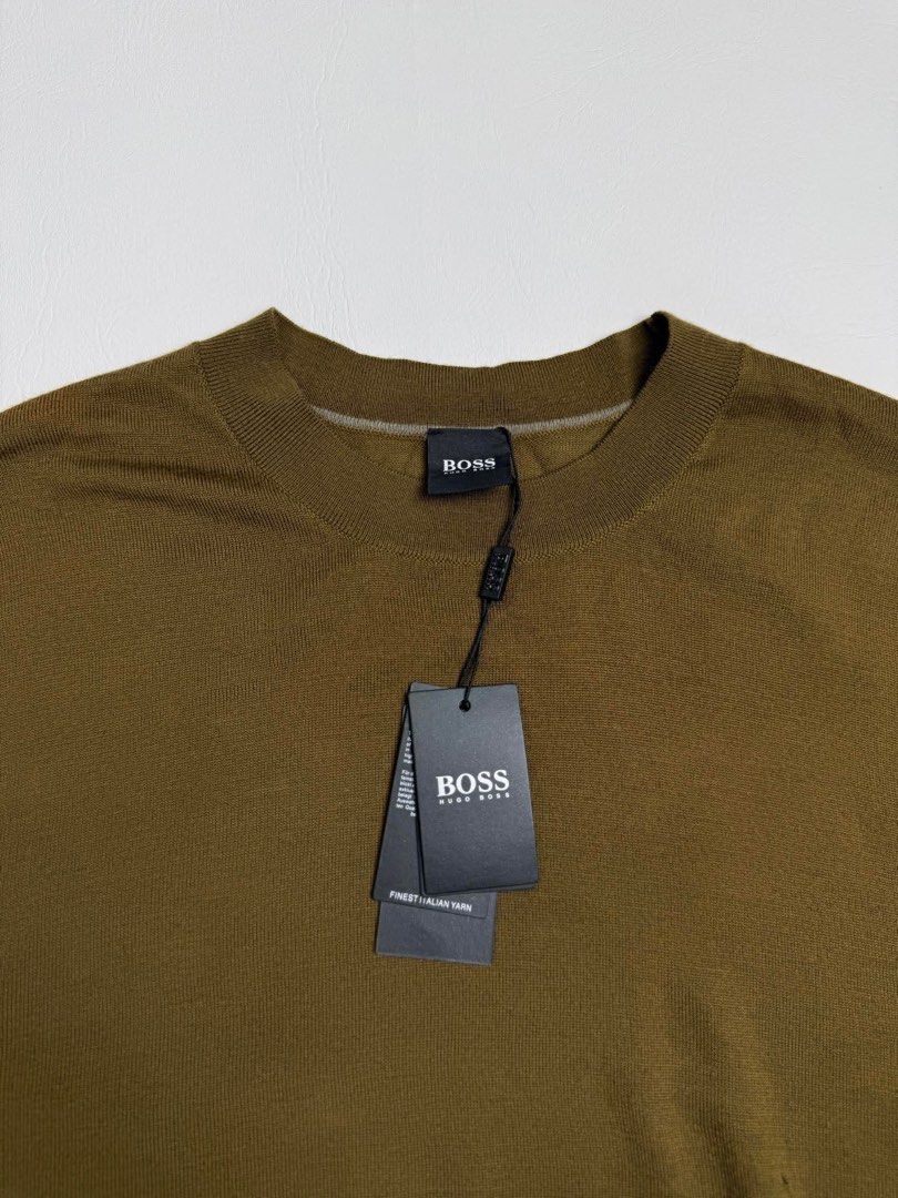 HUGO BOSS PACAS MEN’S CREW NECK (Category: Activewear) located in Guagua. Submitted by sweetboyy (Listing ID 1424600446, Image 2). Description: HUGO BOSS PACAS MEN’S CREW NECK EXCELLENT CONDITION / NO ISSUE SIZE LARGE ON TAG / DIMES L29 W23.
