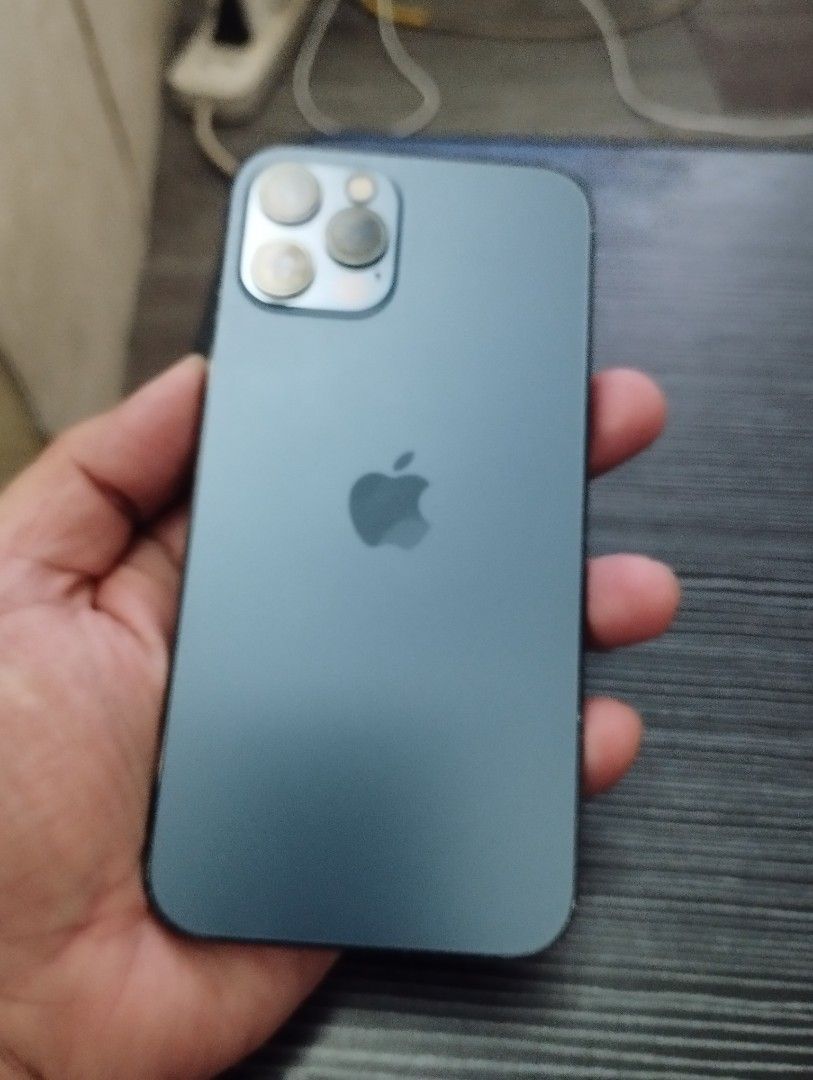 iPhone 12 Pro 128gb (Category: iPhone 12 Series) located in Valenzuela. Submitted by u174956 (Listing ID 1424579575, Image 1). Description: No issues Brand new battery slightly negotiable RFS: No longer using. Upgraded a phone..