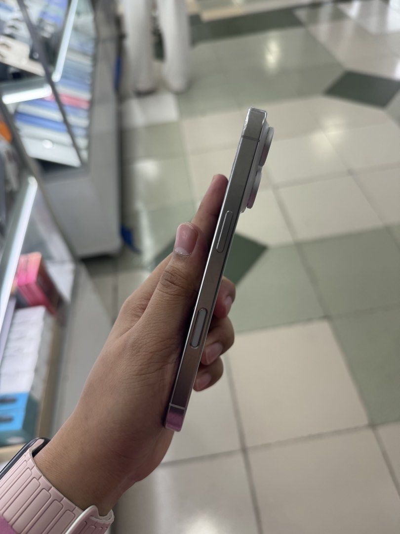 iPhone 16 Pro 128GB Factory Unlock No Issue Secondhand (Category: iPhone 16 Series) located in Pasig City. Submitted by FarAndRayShop (Listing ID 1424673290, Image 2). Description: OPEN FOR SWAP/SELLING/BUYING (RFS: Buy and Sell) Price: 39,499 iPhone 16 Pro 128GB •FACTORY UNLOCK •NO HIDDEN ISSUES •TEST TO SAWA •Authentic Phone Physical store in Greenhills Shopping Center XD-07 Stall Number Look For Rayray Or Anika NO CASH INSTALLMENT We are open 