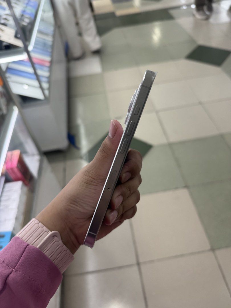 iPhone 16 Pro 128GB Factory Unlock No Issue Secondhand (Category: iPhone 16 Series) located in Pasig City. Submitted by FarAndRayShop (Listing ID 1424673290, Image 3). Description: OPEN FOR SWAP/SELLING/BUYING (RFS: Buy and Sell) Price: 39,499 iPhone 16 Pro 128GB •FACTORY UNLOCK •NO HIDDEN ISSUES •TEST TO SAWA •Authentic Phone Physical store in Greenhills Shopping Center XD-07 Stall Number Look For Rayray Or Anika NO CASH INSTALLMENT We are open 