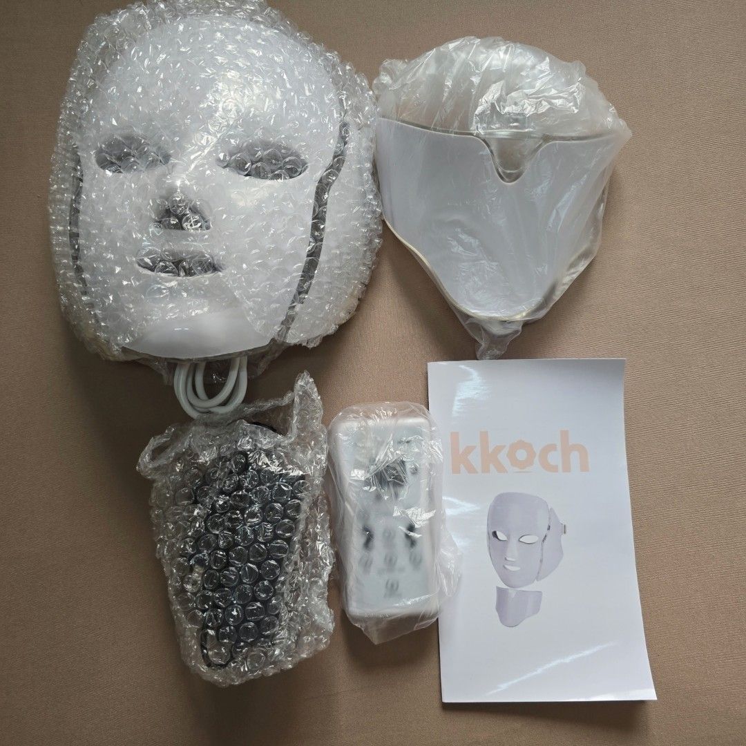 kköch 7C Phototherapy LED Face Mask (Category: Face Care) located in Quezon City. Submitted by jen13gozee (Listing ID 1424587392, Image 1). Description: Smilebloom Kkoch LED Mask ✨ -Gift from a friend - unopened/unused Authentic from South Korea 🇰🇷 Experience professional-level skincare at home with the Smilebloom Kkoch LED Mask — inspired by advanced Korean beauty technology. This innovative LED light therapy mask uses different light colors t