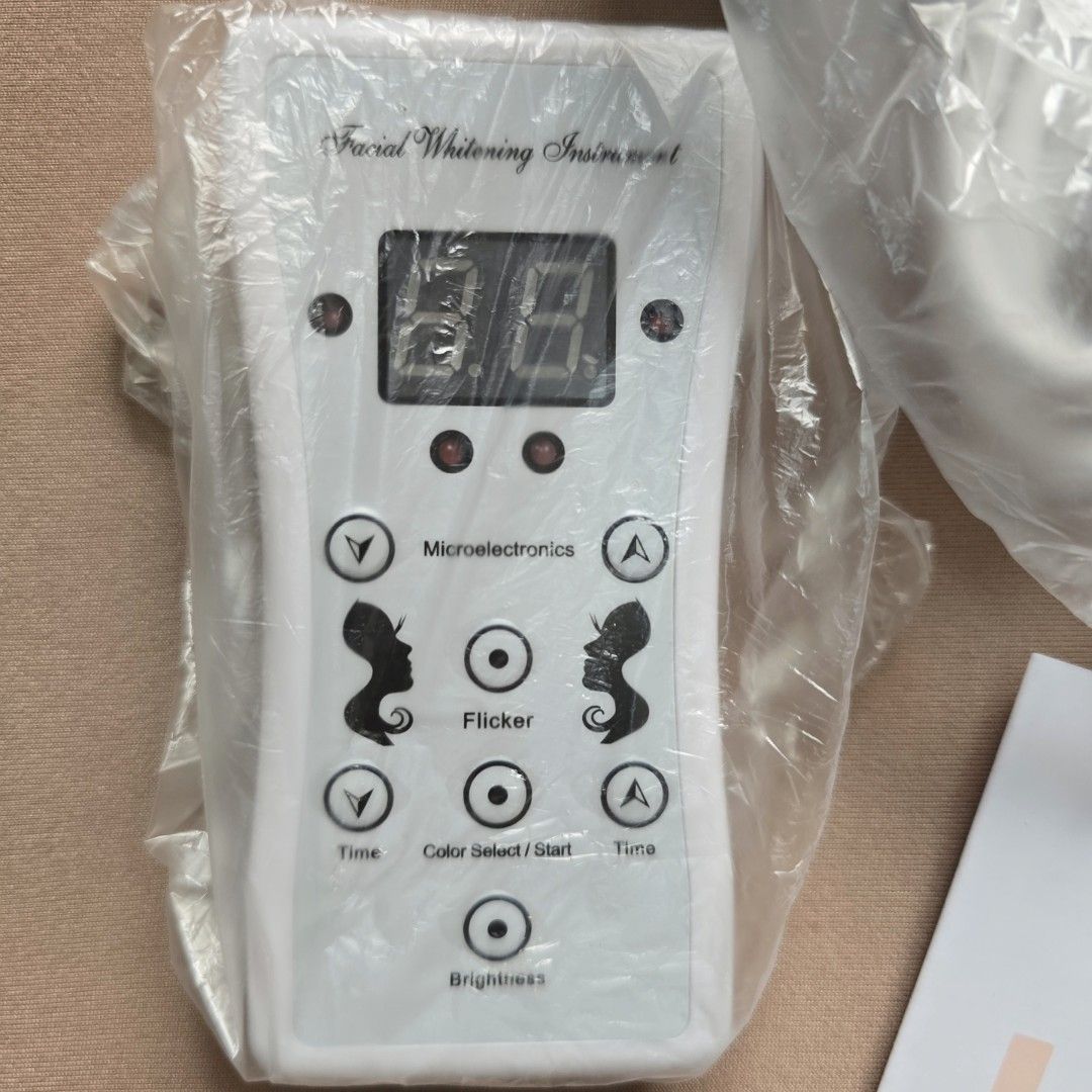 kköch 7C Phototherapy LED Face Mask (Category: Face Care) located in Quezon City. Submitted by jen13gozee (Listing ID 1424587392, Image 3). Description: Smilebloom Kkoch LED Mask ✨ -Gift from a friend - unopened/unused Authentic from South Korea 🇰🇷 Experience professional-level skincare at home with the Smilebloom Kkoch LED Mask — inspired by advanced Korean beauty technology. This innovative LED light therapy mask uses different light colors t
