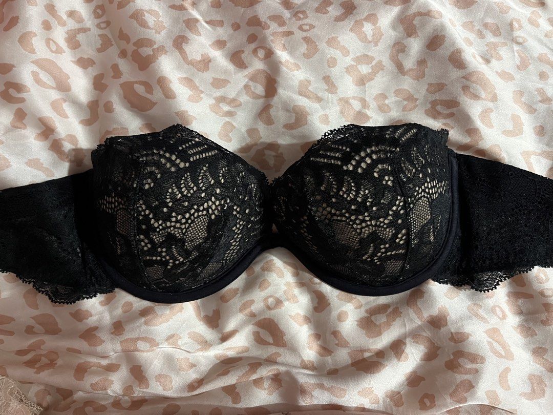 la senza Strapless/ Jezebel (Category: Undergarments & Loungewear) located in Caloocan City. Submitted by Gucci00021 (Listing ID 1424615861, Image 1). Description: la senza strapless cut tag 34B 450 jezebel 34B 300.
