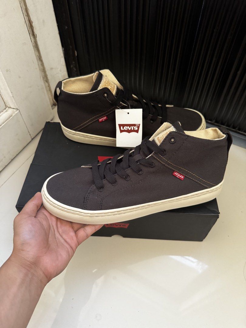 Levi's Sherwood High Sneakers (Category: Sneakers) located in Taguig. Submitted by declutterme12 (Listing ID 1424533944, Image 1). Description: - Levi's Sherwood High sneakers - Color: Black - Style: High-top - Upper: Canvas - Sole: Rubber (Brown) - Size: US 11 / EUR 44 - Includes original box and tags - Interior: Beige - Made in China.