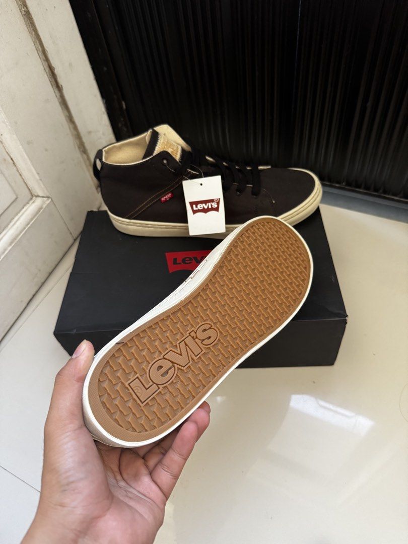 Levi's Sherwood High Sneakers (Category: Sneakers) located in Taguig. Submitted by declutterme12 (Listing ID 1424533944, Image 2). Description: - Levi's Sherwood High sneakers - Color: Black - Style: High-top - Upper: Canvas - Sole: Rubber (Brown) - Size: US 11 / EUR 44 - Includes original box and tags - Interior: Beige - Made in China.