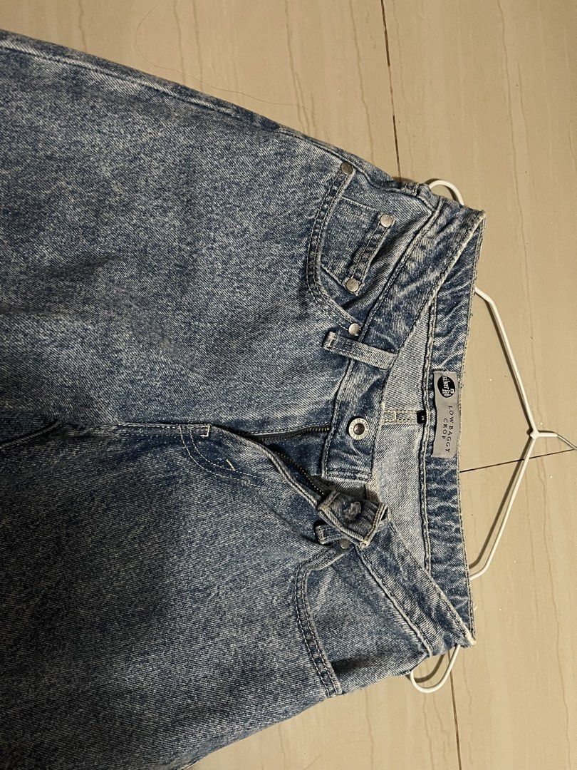 Levi's Silver Tab Low Baggy Jeans (Category: Jeans) located in Manila. Submitted by sellingmyextrastuffs (Listing ID 1424574449, Image 1). Description: Levi’s size 26.