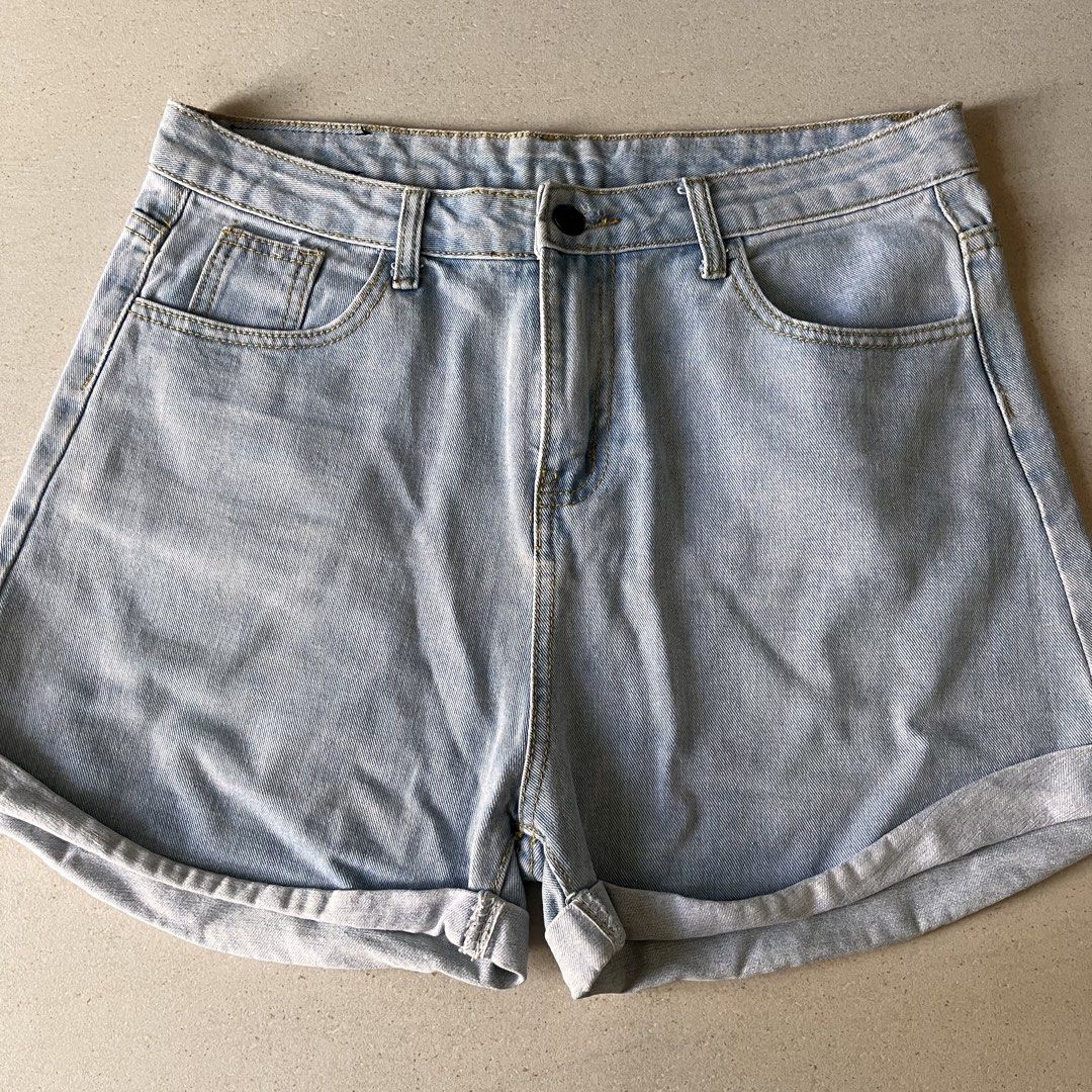 Light Wash Highwaisted Denim Shorts (Category: Shorts) located in Santa Rosa. Submitted by blancrealm (Listing ID 1424669915, Image 1). Description: - Light wash highwaisted denim shorts - Size: L - Condition: Good - Features a versatile light wash - Rolled-up hem design.
