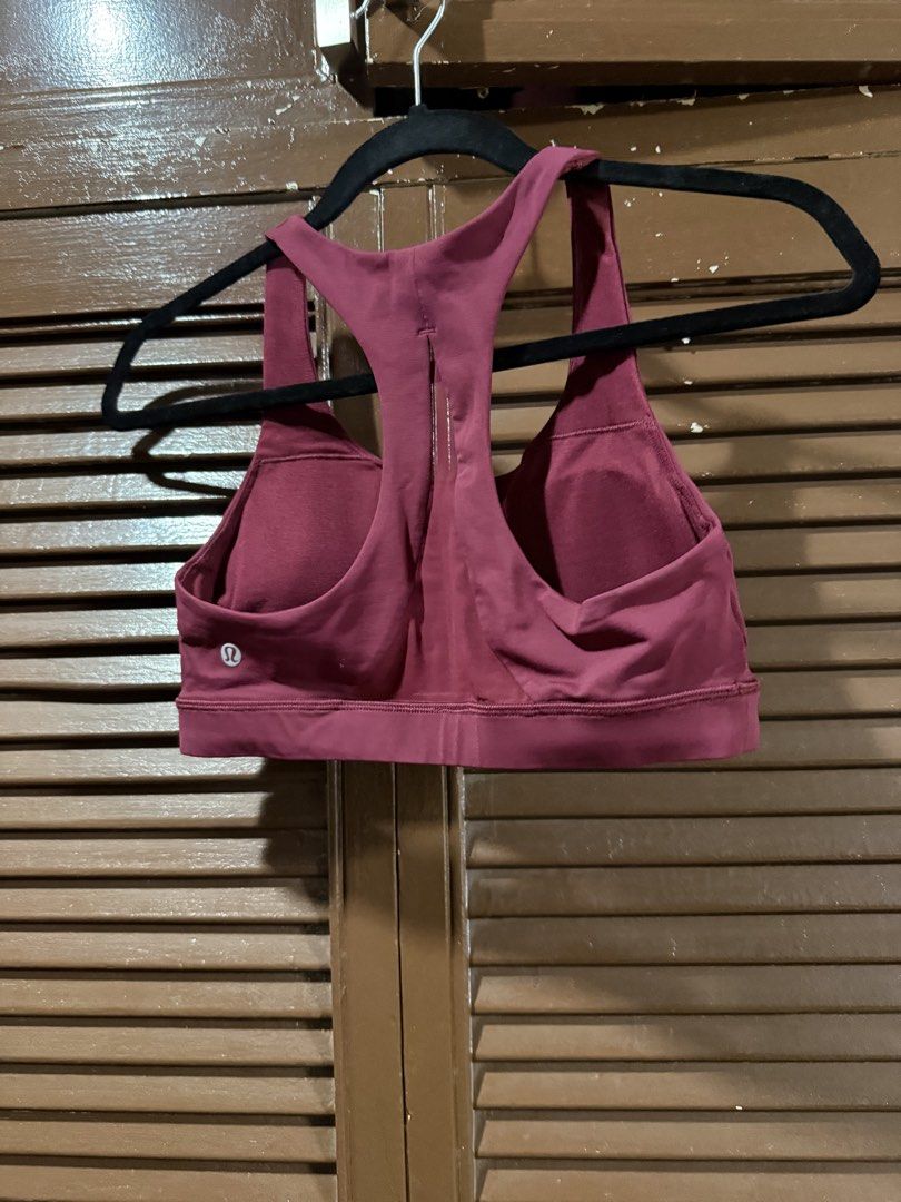 Lululemon Sports Bra Size 8 (Category: Activewear) located in Paranaque City. Submitted by chibbyscloset (Listing ID 1424526755, Image 2). Description: - Lululemon Burgundy Sports Bra - Size 8 - Racerback design - Scoop neckline - Supportive fit - Comfortable and durable fabric - Perfect for workouts or everyday wear Rfs - decluttering Shipping c/o buyer Payment by gcash or bank transfer.
