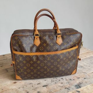 (Category: ) located in . Submitted by luxuryvintage (Listing ID 1424596047, Image 1). Description: .