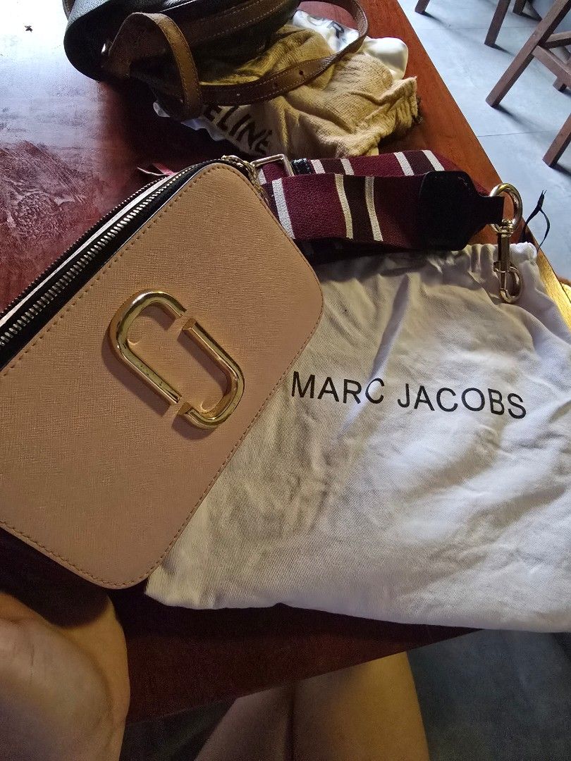 Marc Jacobs The Box Bag (Category: Luxury Bags & Wallets) located in Marikina City. Submitted by any.prelvd (Listing ID 1424531194, Image 1). Description: - Authentic Marc Jacobs The Box Bag - Blush pink leather exterior - Gold-tone logo and zipper - Detachable striped strap - Includes dust bag - Perfect for everyday or special occasions.