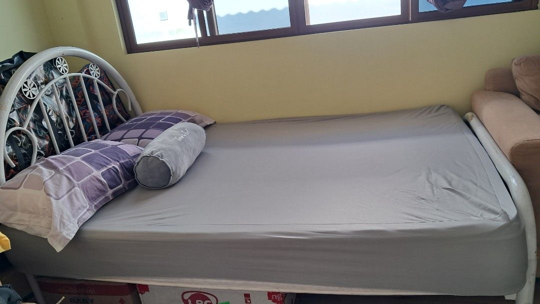 Metal Bed frame with Mattress size Double (Category: Bed Frames & Mattresses) located in Santa Rosa. Submitted by majanice (Listing ID 1424588699, Image 1). Description: - Double bed frame - White, curved design - spring mattress included - Ready for immediate use PICK UP LOCATION : silang cavite condition: steel frame can be disassembled spring mattress firm no issue no damage note pillows not included.