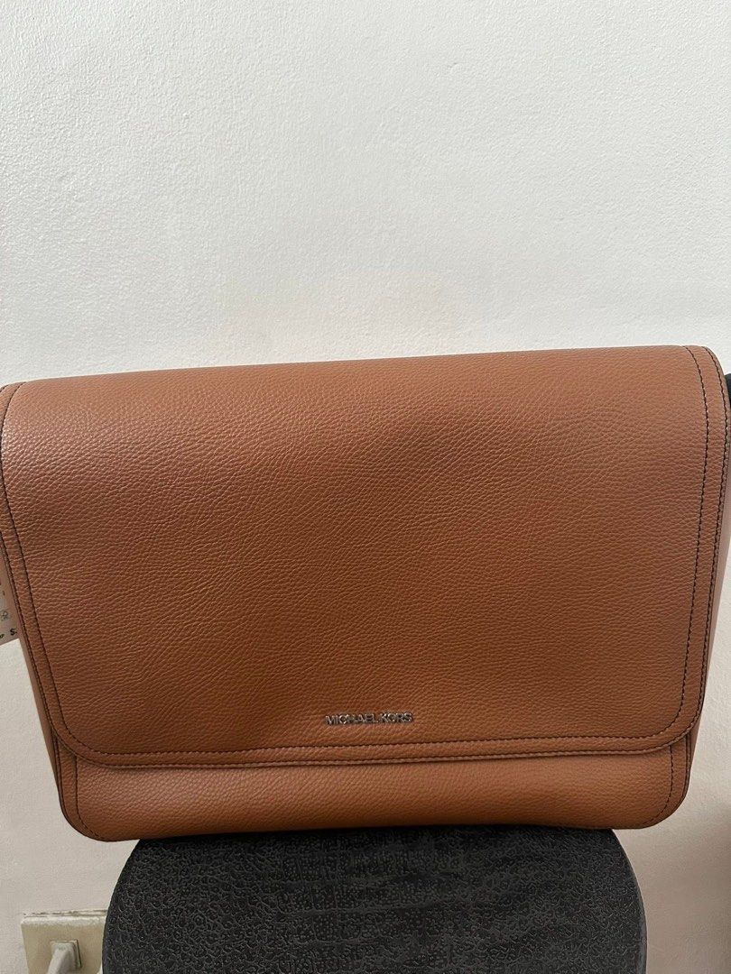 Michael Kors Messenger Bag (Category: Luxury Bags & Wallets) located in Las Pinas. Submitted by UNQUARANTINED (Listing ID 1424597484, Image 2). Description: - Michael Kors messenger bag - Brown leather exterior - Flap closure - Adjustable black strap - Michael Kors logo detail - Perfect for everyday use.