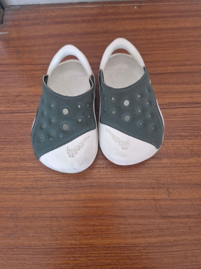 Nike Aqua Swoosh Sandals 5C (Category: Flats & Sandals) located in Quezon City. Submitted by nfr03 (Listing ID 1424541269, Image 2). Description: Size 5c. still in good condition, just needs cleaning rfs: outgrown.