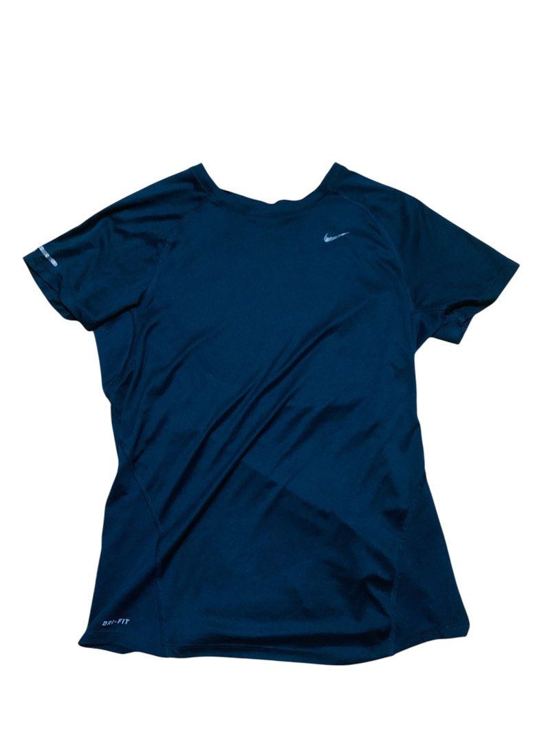NIKE COMPRESSION SHIRT (Category: Activewear) located in Manila. Submitted by wildfire.33cd8c (Listing ID 1424678866, Image 1). Description: No issue.
