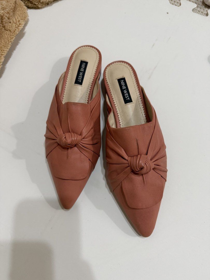 Nine West Peach Mules Loafers (Category: Flats & Sandals) located in Quezon City. Submitted by slaystyleph (Listing ID 1424522364, Image 2). Description: -23.5cm -Peach actual color (Color vary due to lighting) -Very good used condition -Brand: Nine West -This is ukay preloved.