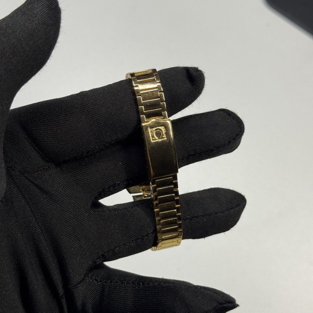 Omega Seamaster Gold Watch (Category: Luxury Watches) located in Manila. Submitted by vantageph_02 (Listing ID 1424542231, Image 3). Description: OMEGA " Seamaster " Automatic Ladies Watch 26mm case size Swiss Made All original Full links Newly serviced 3 month service warranty ₱35,000 Meetups anywhere in metro manila Otherwise shipping via Lalamove/LBC.
