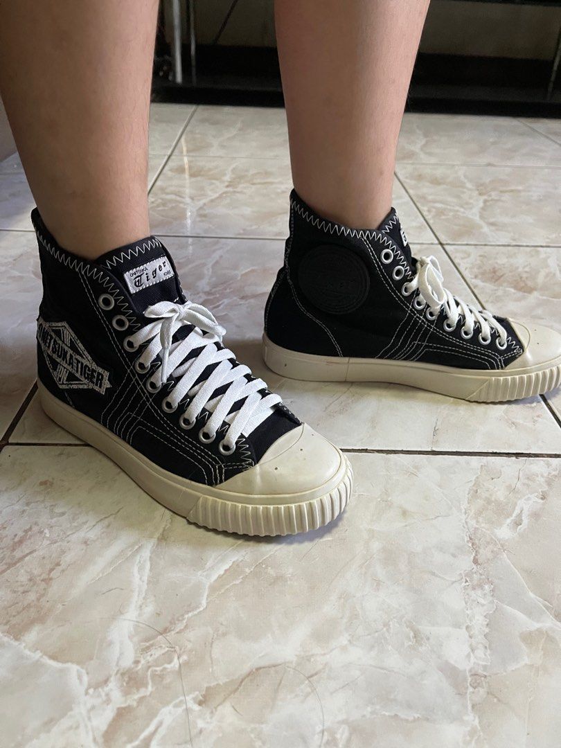 Onitsuka Tiger Kobe High-Top Sneakers (Category: Sneakers) located in San Mateo. Submitted by domski23 (Listing ID 1424598702, Image 3). Description: - Onitsuka Tiger high-top sneakers - Black colorway - White laces and stitching - Brand logo detail - Off-white sole 23cm insole My son preloved.