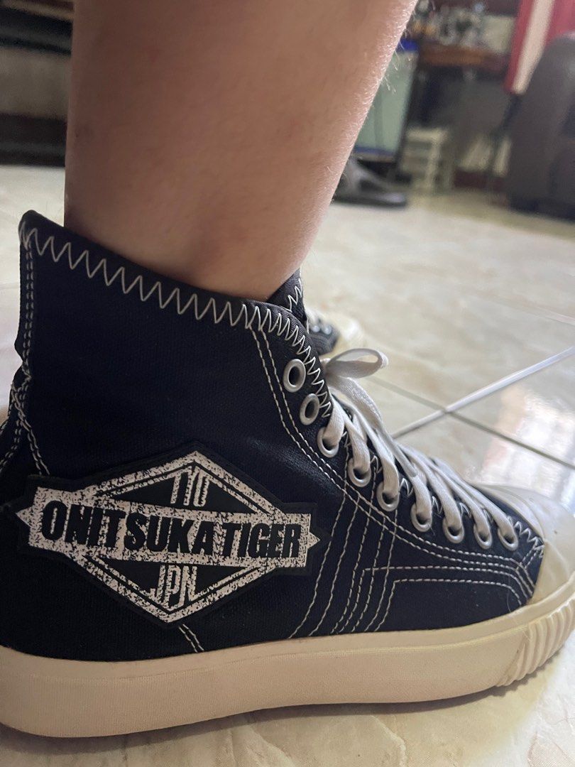 Onitsuka Tiger Kobe High-Top Sneakers (Category: Sneakers) located in San Mateo. Submitted by domski23 (Listing ID 1424598702, Image 1). Description: - Onitsuka Tiger high-top sneakers - Black colorway - White laces and stitching - Brand logo detail - Off-white sole 23cm insole My son preloved.