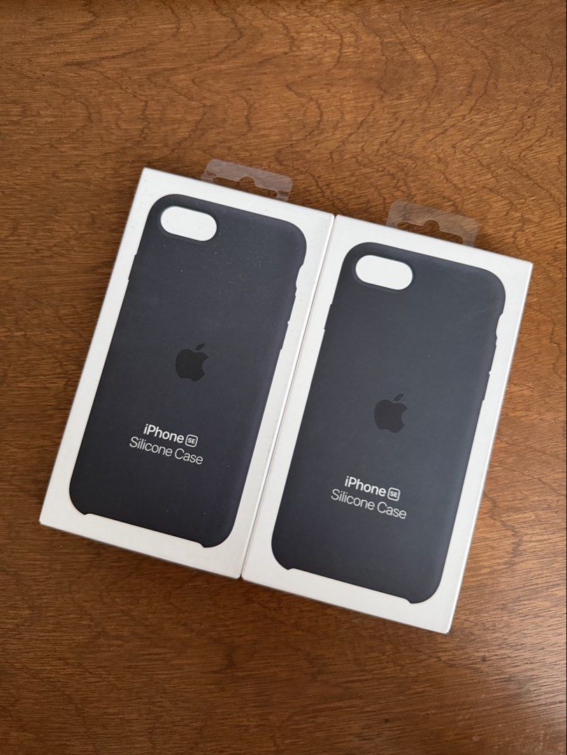 Original Apple Silicone Case Cover for iPhone SE / 7 / 8 (Category: Cases & Sleeves) located in Manila. Submitted by razelysonn (Listing ID 1424598964, Image 1). Description: FIXED PRICE - blue also available .
