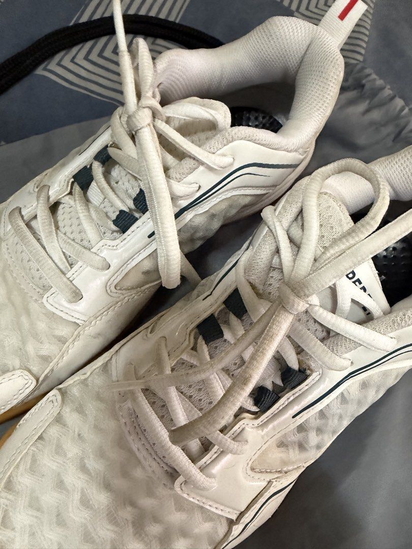 PERFLY White Badminton Shoes - Size 40 (Category: Sneakers) located in Pasig City. Submitted by mswise (Listing ID 1424549120, Image 3). Description: Indoor sport shoes ideal for badminton and pickleball 25.5Cm Unisex.