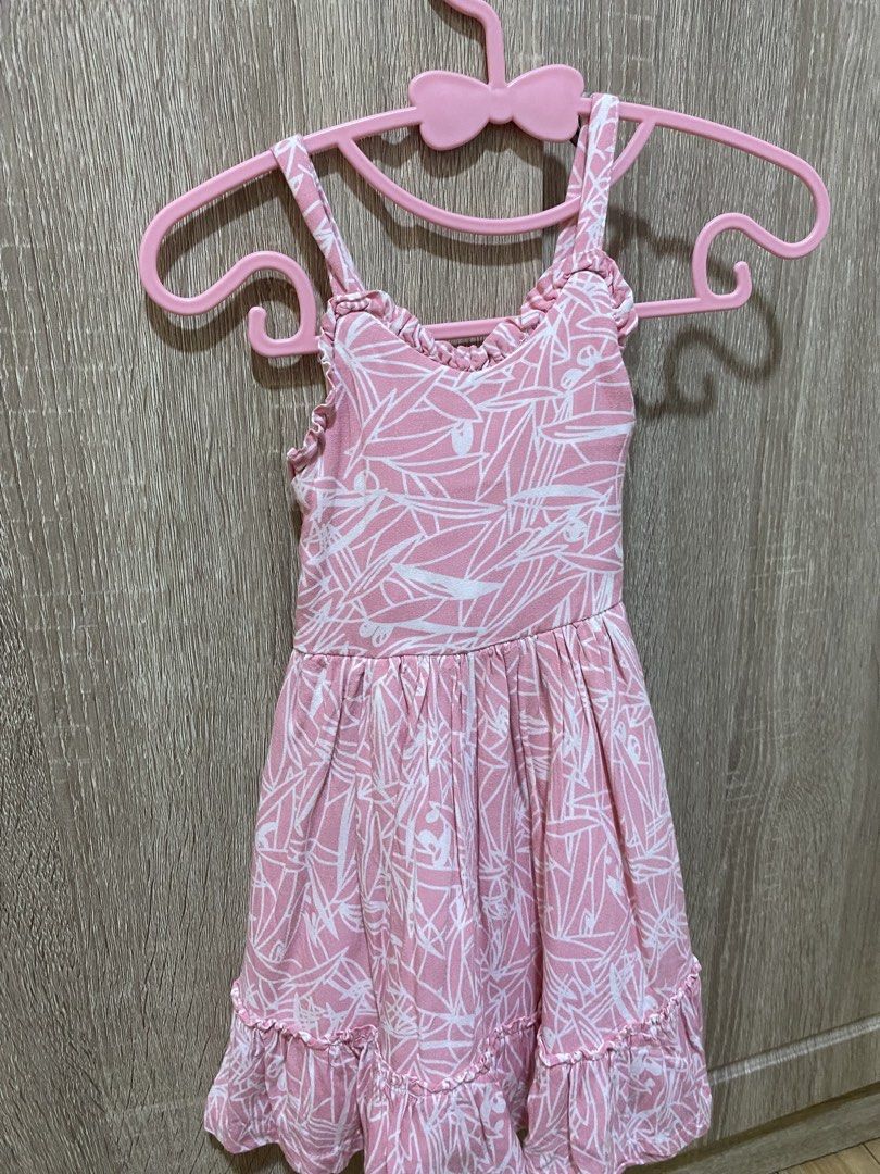 Pink Floral Dress (Category: Babies & Kids Fashion) located in San Pedro. Submitted by cris1923 (Listing ID 1424634564, Image 1). Description: - Pink dress with white floral pattern - Features a ruffled neckline and hem - Spaghetti straps - Ideal for little girls - Comes with a pink hanger.
