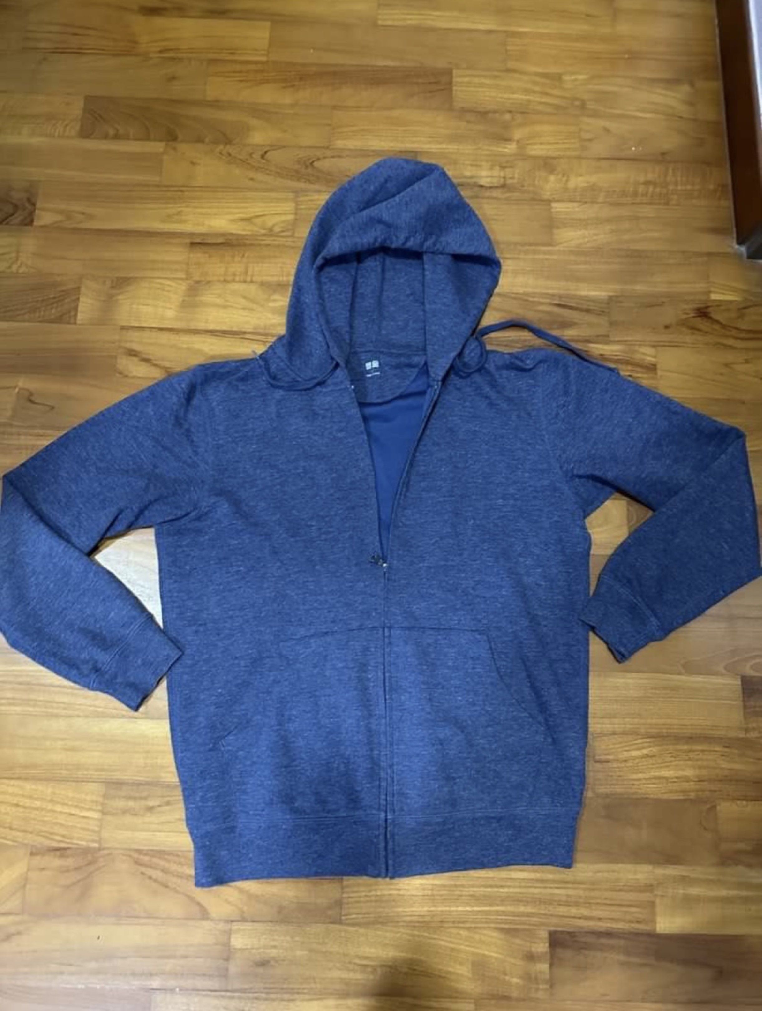 Pull & bear (Category: Coats, Jackets and Outerwear) located in Singapore. Submitted by krishjz (Listing ID 1424652983, Image 3). Description: Pull&bear jacket with lining $20 Unique hoodies $12 Ripndip hoodies $10 Topman pullover $10 Uniqlo pullover $10 Add $2 for tracking mailing .