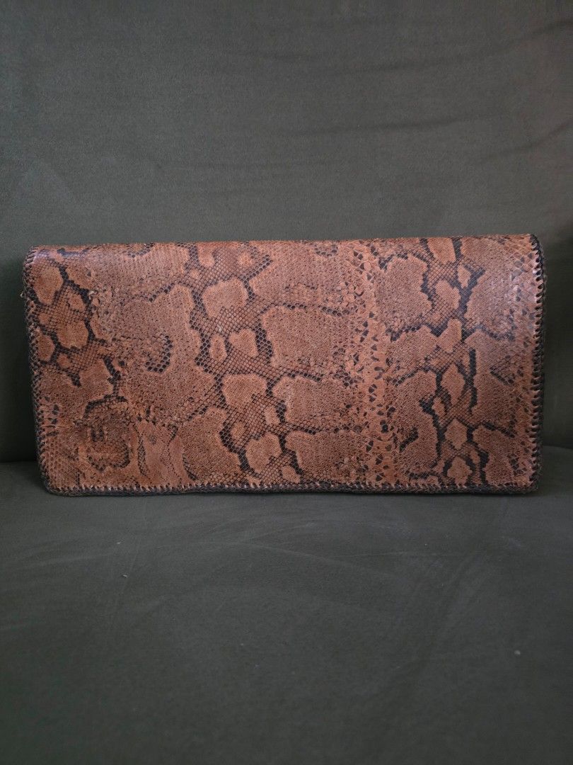 Python Skin Clutch bag (Category: Luxury Bags & Wallets) located in Davao. Submitted by moodsale (Listing ID 1424701795, Image 2). Description: Genuine snake skin phyton clutch bag. Inside of the bag is also leather.
