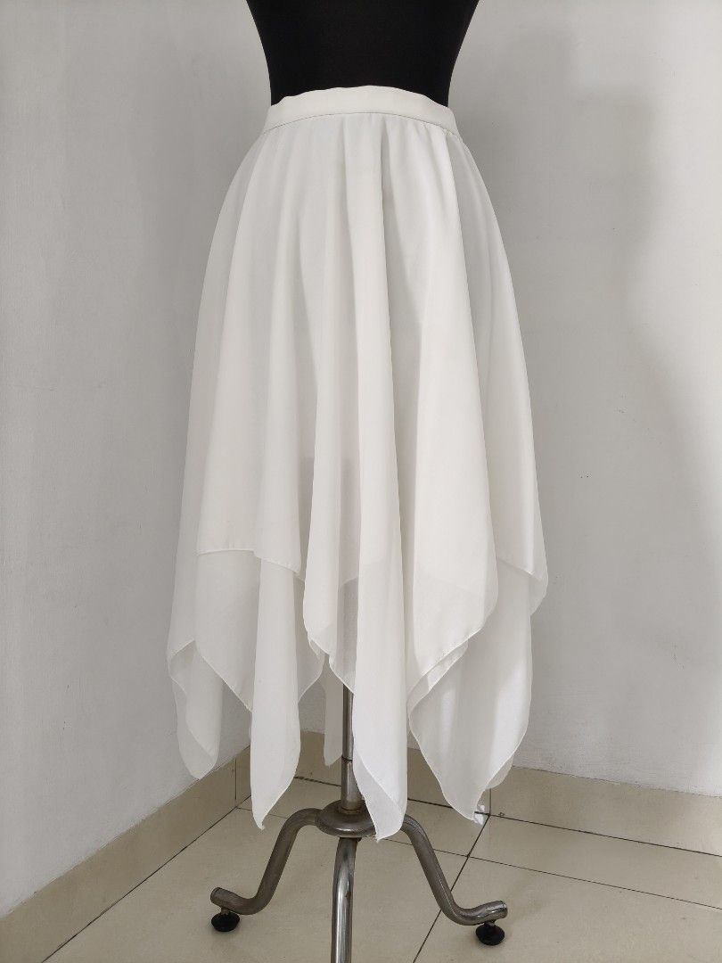 Rok circle ivory (Kategori: Bawahan) berada di Deli Serdang. Dikirim oleh springshower (ID iklan 1424597693, Gambar 3). Deskripsi: Rok circle warna Ivory Ada puring, tidak menerawang Ukuran sudah tertera di foto Bahan : Cerutti Real Pic.