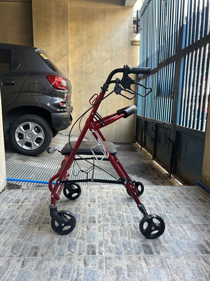 ROLLATOR WALKER WITH CHAIR AND FOOTREST (Category: Wheelchairs) located in Manila. Submitted by kielskloset (Listing ID 1424584034, Image 1). Description: In very good condition..