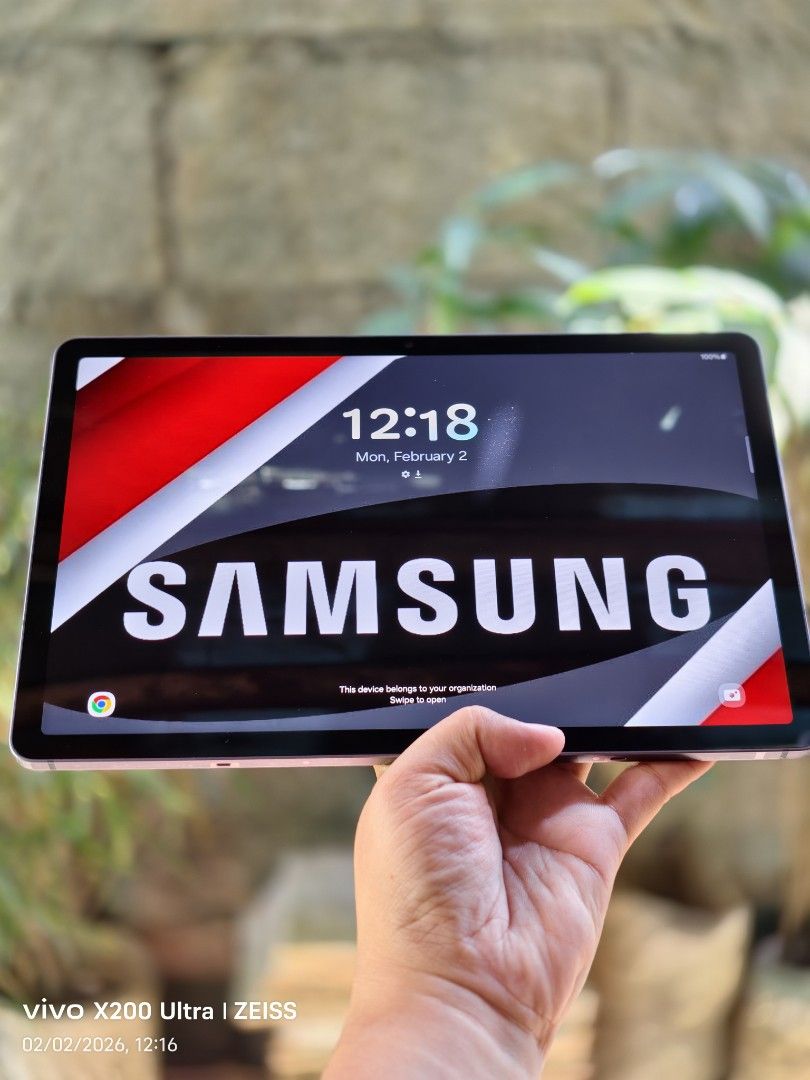 Samsung Tab S9 FE 128gn (Category: Android) located in Manila. Submitted by aprilrosed02630 (Listing ID 1424681781, Image 2). Description: Price: 13500 Samsung Galaxy Tab S9 FE Silver Wifi only 128gb 99% smooth 💯 Fingerprint working 💯 No issue 💯 No defect 💯 All working Unit only Pick up only May plastic mga sides .