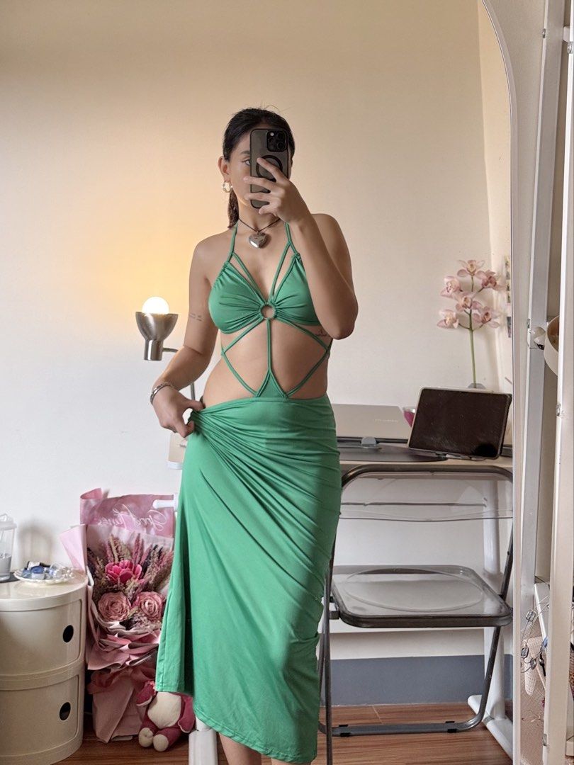 Sexy Summer Halter Maxi Dress (Category: Dresses) located in Baguio. Submitted by jhas___archived (Listing ID 1424586512, Image 3). Description: - Once used - Maxiii dress - Perfect for summer! - Halter neckline - Unique cut-out details - Form-fitting silhouette - Low back with tie-up straps - Soft, flowing fabric - Perfect for special occasions.