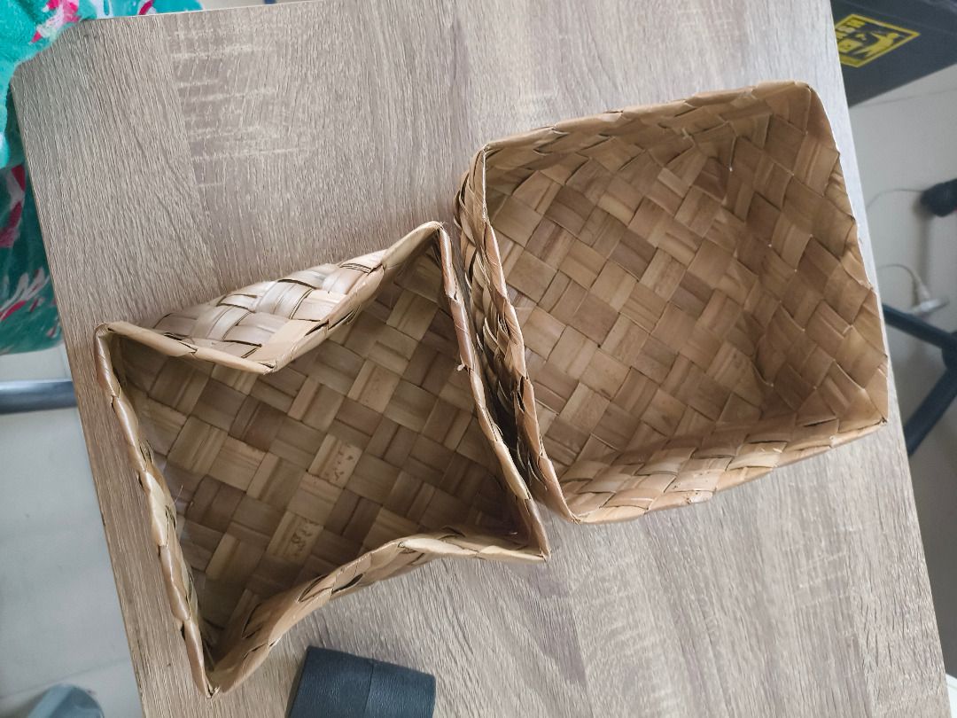 Small Banig Woven Storage Box (Tampipi) (Category: Storage Boxes & Baskets) located in Mandaluyong City. Submitted by delubyoboi (Listing ID 1424702478, Image 2). Description: - May City of Roxas na pin but surely removable - Light brown color - Banig - Small size Issue: NONE RFS: Decluttering.