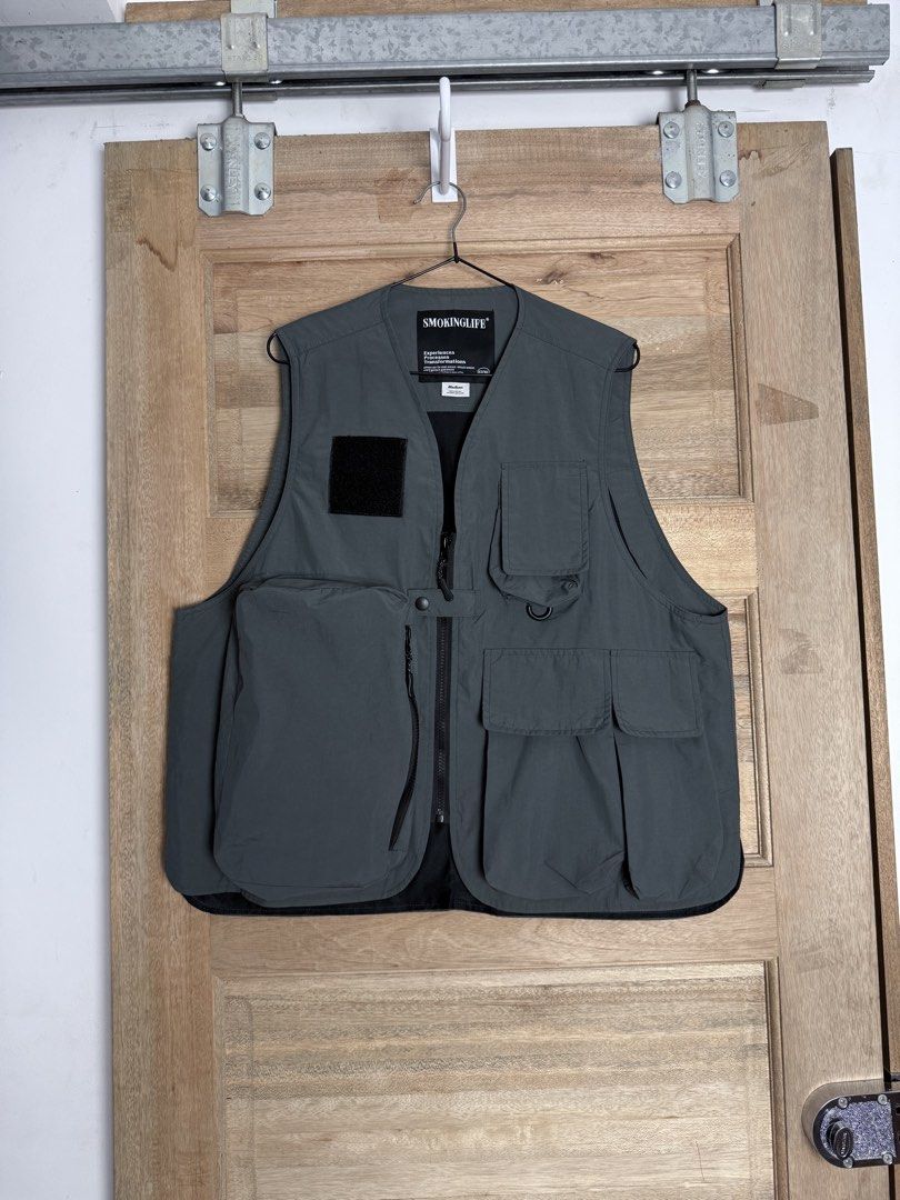 Smoking Life Multi Pocker Vest (Category: Vests) located in San Pablo. Submitted by zzz.archvs (Listing ID 1424545409, Image 1). Description: - Brand: [smokinglife] - Model: [Utility Vest] - Color: [Army Green] - Stylish design - Durable material.