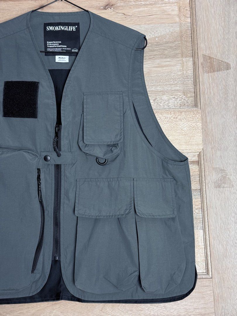 Smoking Life Multi Pocker Vest (Category: Vests) located in San Pablo. Submitted by zzz.archvs (Listing ID 1424545409, Image 3). Description: - Brand: [smokinglife] - Model: [Utility Vest] - Color: [Army Green] - Stylish design - Durable material.