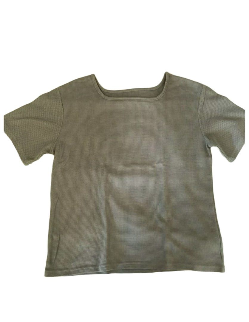 Square Neck Waffle Knit Top (Category: Shirts) located in Makati City. Submitted by things77 (Listing ID 1424563457, Image 1). Description: - Square neckline - Short sleeves - Waffle knit fabric - Muted olive green color - Simple, classic design - Comfortable and casual W: 19.5 inches H: 25 inches .