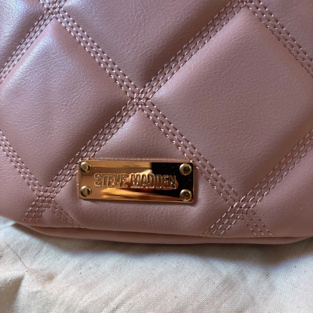 Steve madden pink belt bag (Category: Purses & Pouches) located in Manila. Submitted by cheesec4k3z (Listing ID 1424587260, Image 2). Description: - original - stuffing inside - never used.