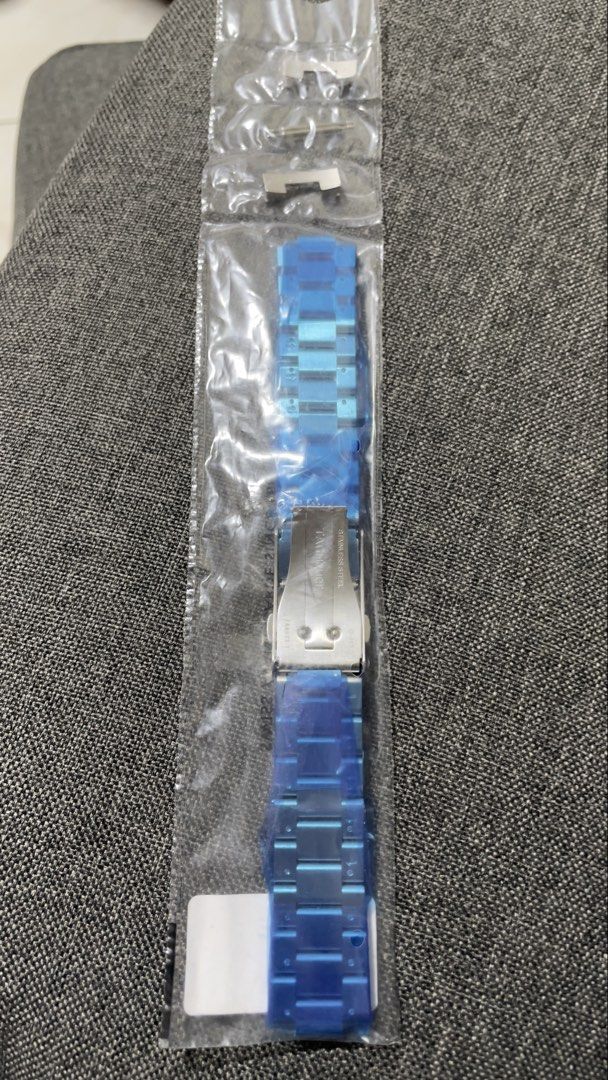 Tag Heuer BA0875 Watch Strap Authentic (Category: Luxury Watches) located in Imus. Submitted by WellWatchesss (Listing ID 1424591345, Image 2). Description: - Authentic Tag Heuer watch strap (model BA0875/1) - Elegant blue color - Comes with original packaging - Includes installation pins - Features Tag Heuer logo and "Swiss Avant-Garde Since 1860" text - Durable stainless steel clasp FOR 41mm F1 models.