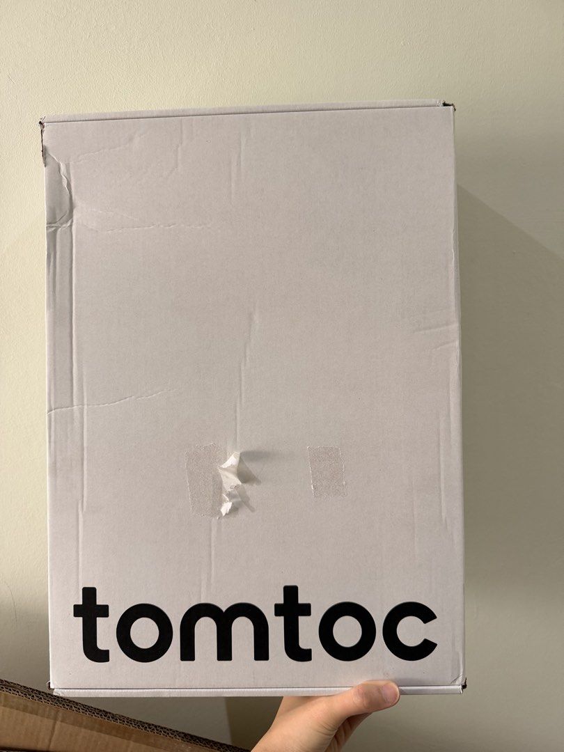 Tomtoc A04 14-inch Laptop Messenger Bag (Category: Sling Bags) located in San Fernando. Submitted by jeninecleofe (Listing ID 1424561346, Image 3). Description: - Tomtoc A04 Messenger Bag - Fits 14-inch laptops - Water-resistant design - Color: Black - no flaw Rfs: nagpalit na si husband ng backpack.