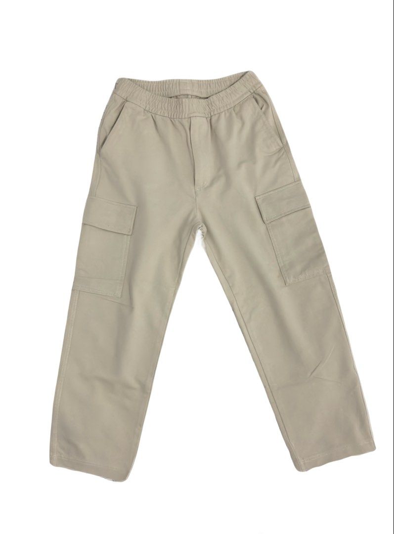 Uniqlo Khaki Cargo Pants (S) (Category: Joggers) located in Antipolo. Submitted by themrdeclutter (Listing ID 1424546832, Image 1). Description: - Khaki cargo pants - Elastic waistband - Relaxed fit - Two front pockets - Two cargo pockets - One back pocket - Durable fabric 🚨Reminders🚨 ✔️Please manage your expectations some of the items posted are pre-loved. ✔️Color may vary due to lighting. ✔️Just send a direct message if you have further conce
