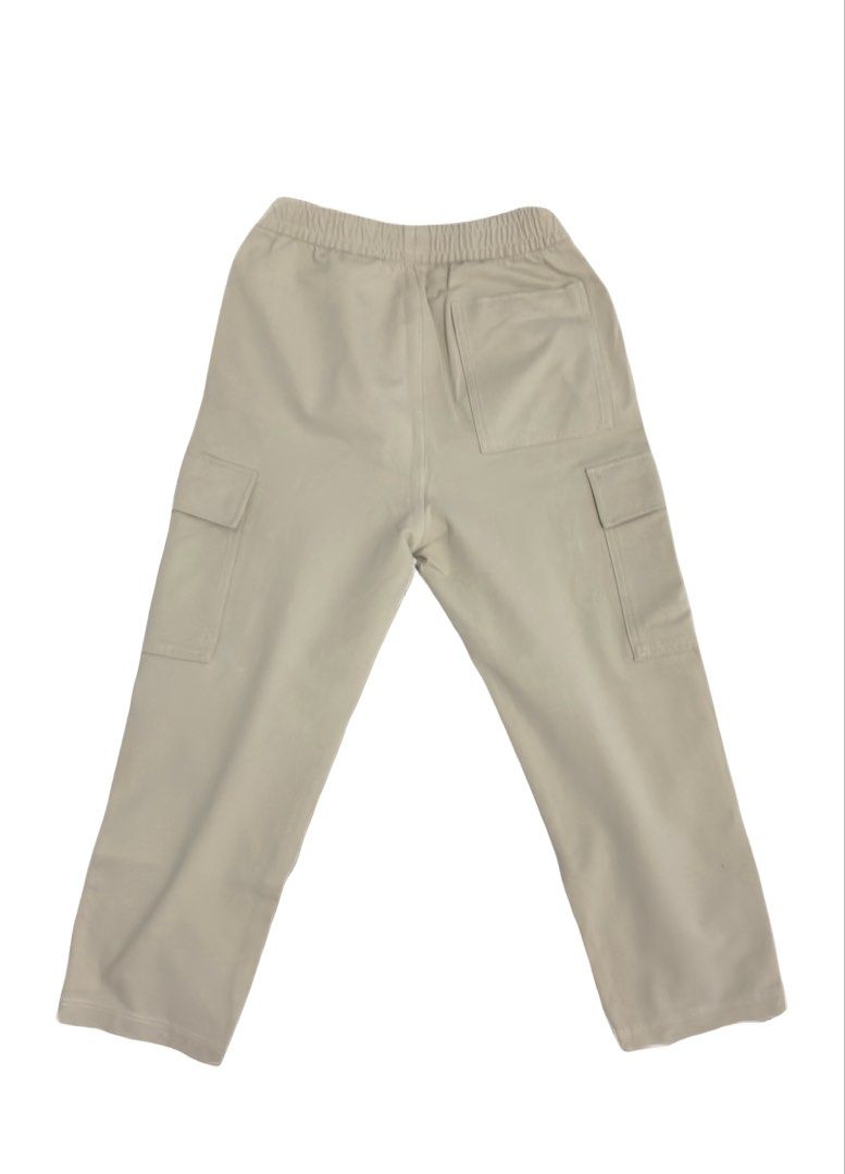 Uniqlo Khaki Cargo Pants (S) (Category: Joggers) located in Antipolo. Submitted by themrdeclutter (Listing ID 1424546832, Image 2). Description: - Khaki cargo pants - Elastic waistband - Relaxed fit - Two front pockets - Two cargo pockets - One back pocket - Durable fabric 🚨Reminders🚨 ✔️Please manage your expectations some of the items posted are pre-loved. ✔️Color may vary due to lighting. ✔️Just send a direct message if you have further conce