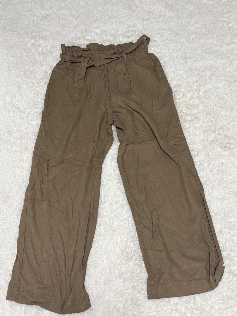 Uniqlo Linen Rayon Pants - Size M (Category: Other Bottoms) located in Valenzuela. Submitted by cl_dnlla (Listing ID 1424664106, Image 1). Description: Brown Linen Pants side pockets adjustable S-L.