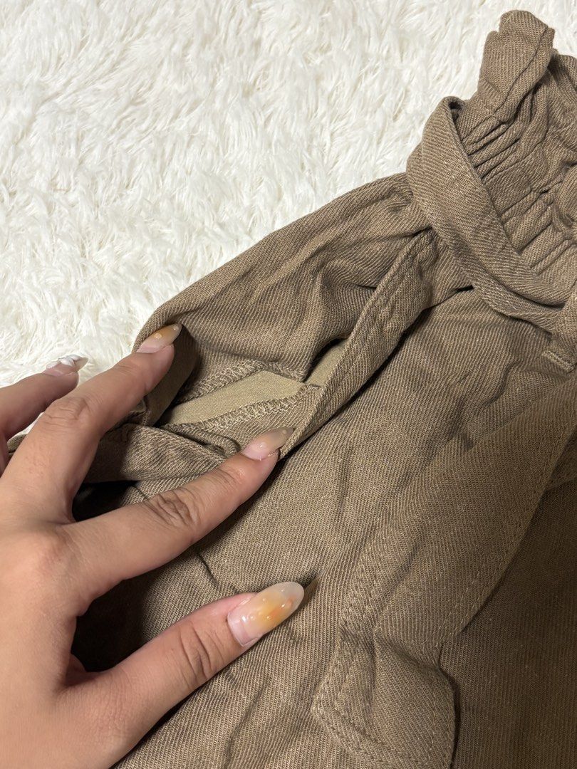 Uniqlo Linen Rayon Pants - Size M (Category: Other Bottoms) located in Valenzuela. Submitted by cl_dnlla (Listing ID 1424664106, Image 3). Description: Brown Linen Pants side pockets adjustable S-L.