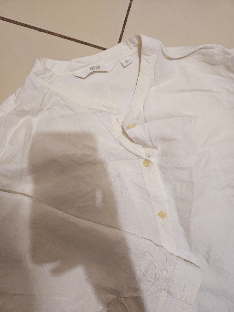 Uniqlo White Shirt - Size M (Category: Shirts) located in Manila. Submitted by teilybam (Listing ID 1424690716, Image 2). Description: White shirt from Uniqlo. It has a mandarin collar and button-down closure. The shirt is size M. The shirt has long sleeves..