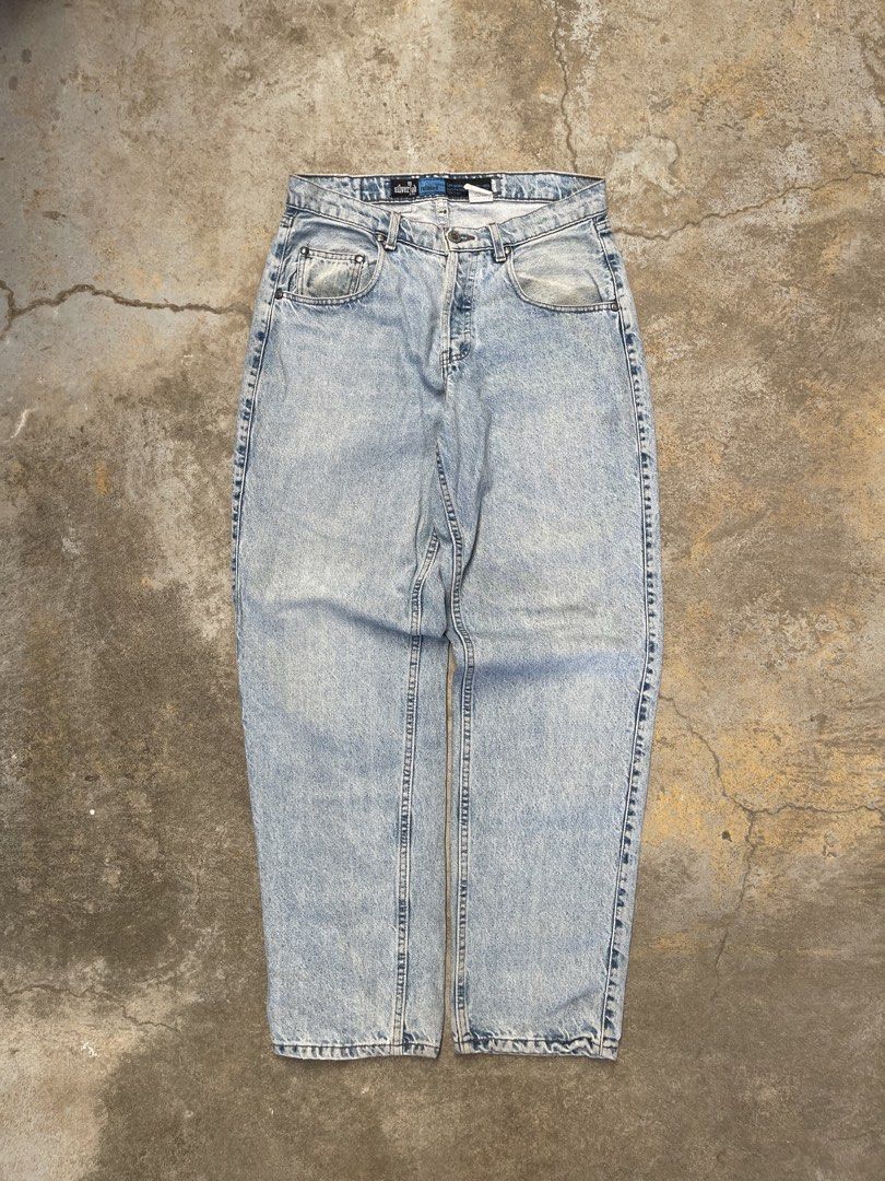 Vintage Levi's Silver Tab Relaxed Jeans (Category: Jeans) located in Bulacan. Submitted by archivesgallery_ (Listing ID 1424601284, Image 1). Description: - Levi's Silver Tab Relaxed Jeans -Measurements Waist: 32 Rise: 10 Length: 40 Leghole: 8 Thigh: 10.5 - Light wash denim - Relaxed fit - Size: 32 - Classic Levi's design.