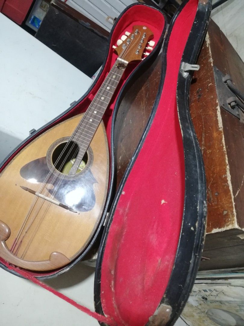 Vintage suzuki bowl back mandolin (Category: Musical Instruments) located in Paranaque City. Submitted by 4thestate.surplusan (Listing ID 1424640577, Image 1). Description: Vintage bowl back mandolin. Issue, on hard case. Scratches and dirt..