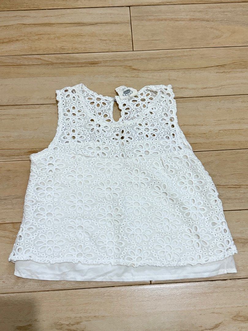 White Eyelet Summer Sleeveless Blouse (S-M) (Category: Blouses) located in Paranaque City. Submitted by joansy123 (Listing ID 1424620688, Image 1). Description: - Good Condition - size SMALL to MEDIUM - MOP: Gcash only - MOD: Lalamove, Grab, J&T, or Meet Up .