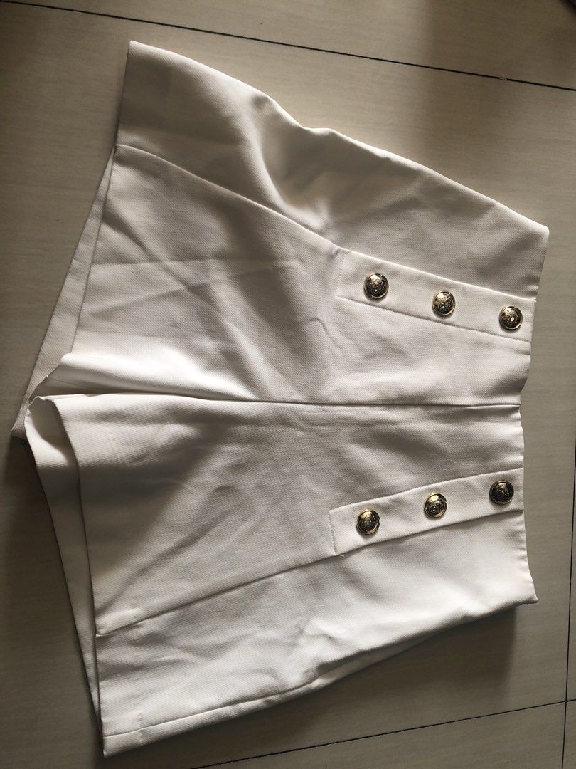 White High-Waisted Shorts with Gold Buttons (Category: Shorts) located in Manila. Submitted by hjxoz (Listing ID 1424604666, Image 1). Description: - White high-waisted shorts - Features gold button details - Clean, tailored look - Versatile for casual or dressy outfits - Made of smooth, solid fabric - Dm for more info & price is negotiable!.